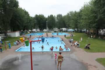 Camping Mon Repos grounds photo